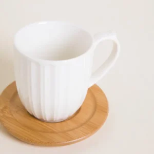 SET TAZA X 2  DE PORCELANA BLANCA CON PLATO DE BAMBOO