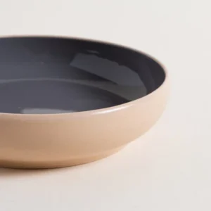 PLATO HONDO KORBA GRIS OSCURO BRILLANTE CON BEIGE