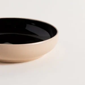 PLATO HONDO KORBA NEGRO BRILLANTE CON BEIGE