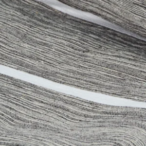 COLCHA TRAMADA GRIS CON RAYAS BLANCAS