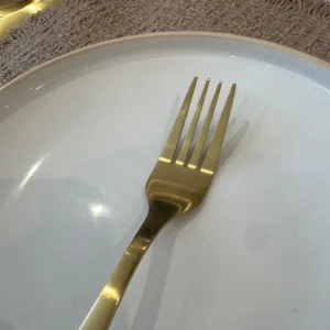 TENEDOR DE MESA LISBOA DORADO