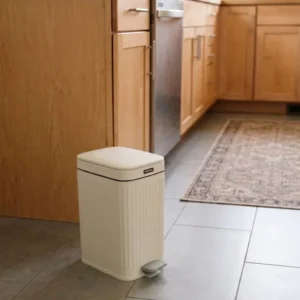 CESTO DE BASURA RAYADO CON PEDAL DE PLASTICO TIZA