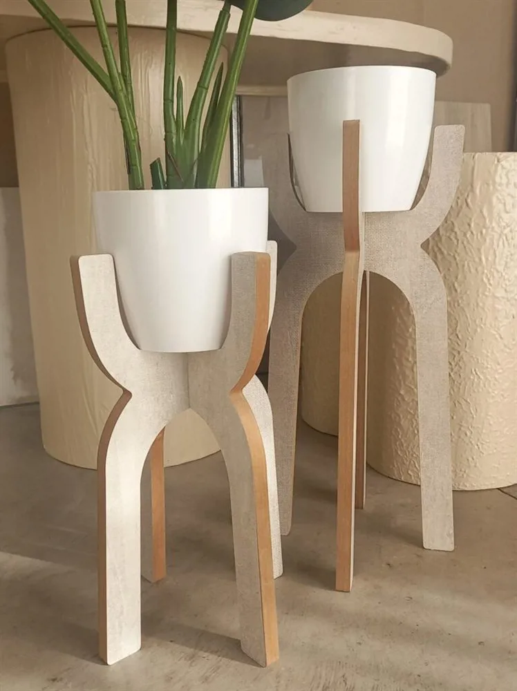PIE DE MADERA U Y MACETA PLASTICA 45 CM ALTO - Imagen 2