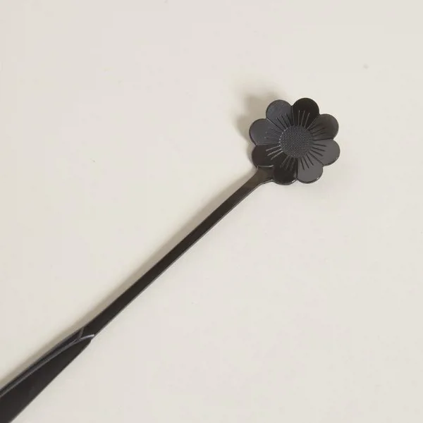 CUCHARA DE ACERO NEGRO DISEÑO FLOR - Imagen 2