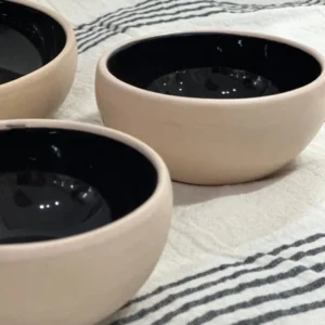 MINI BOWL KORBA NEGRO BRILLANTE CON BEIGE 10 CM