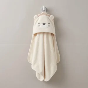 TOALLON DE BAÑO CON CAPUCHA BORDADO LEON BEIGE