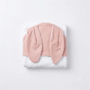 TOALLON CON CAPUCHA OREJAS ROSA